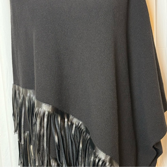 Chico’s Melissa Fringe Poncho Sweater One Size Faux Leather Fringe - Picture 6 of 12